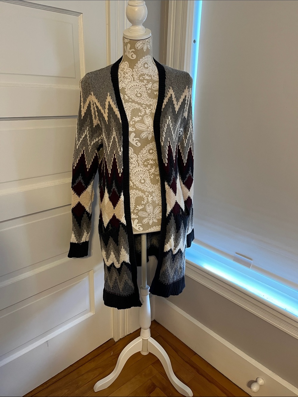 Size M American Eagle Outfitters Cranberry Gray Cream White Chevron Cardigan